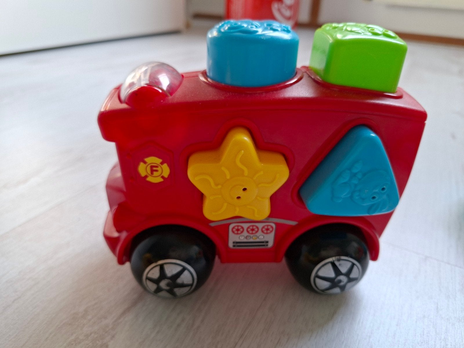 Vormenstoof auto met geluid en wieltjes, Kinderen en Baby's, Ophalen of Verzenden, Gebruikt, Overige typen, Met wieltjes
