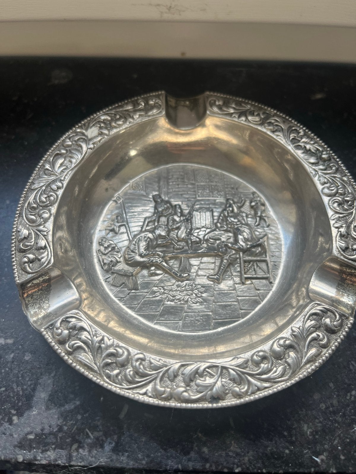 Vintage Zilverkleurige Asbak met Reliëf, Ophalen of Verzenden, Gebruikt, Asbak