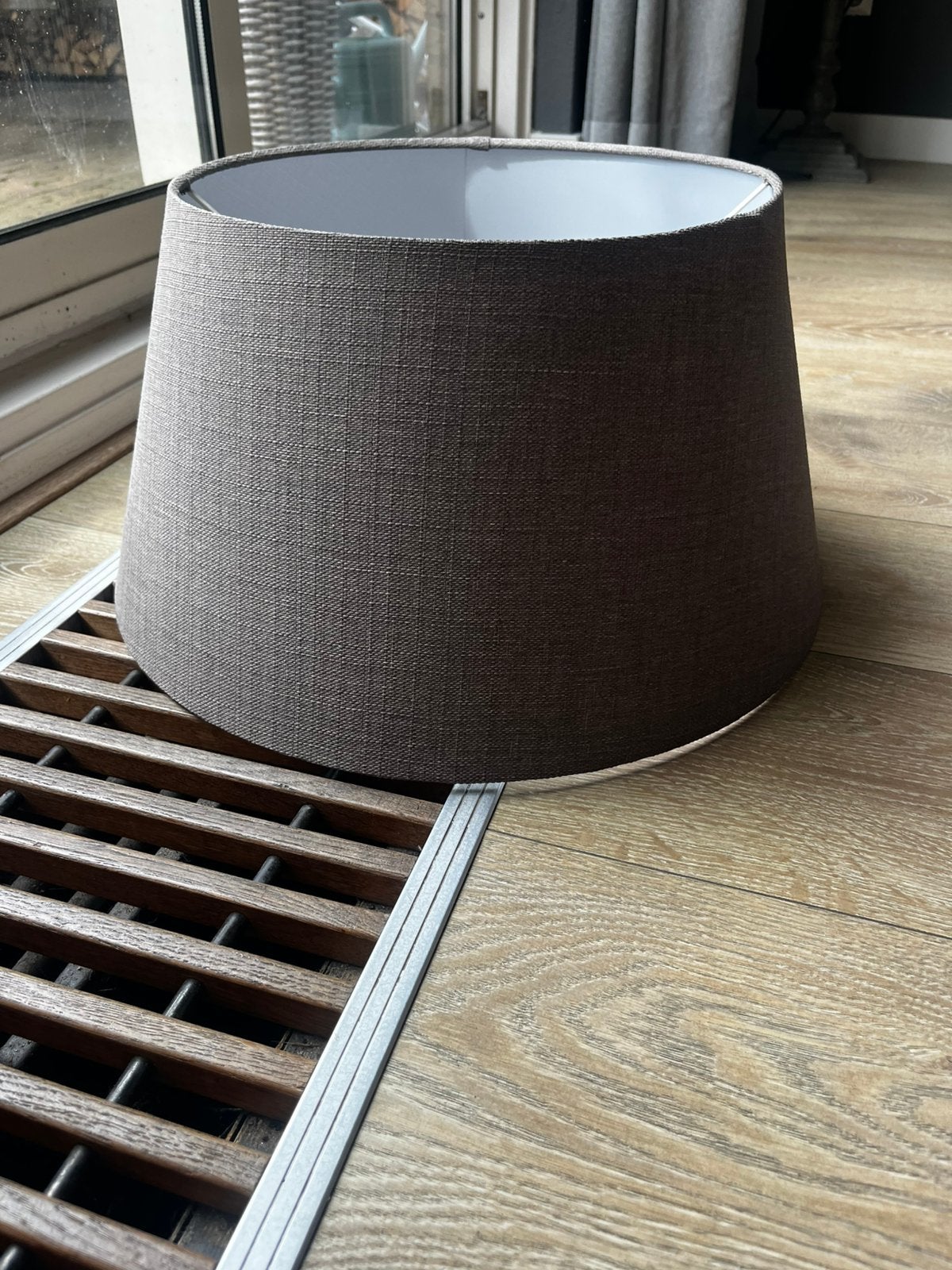 Mooie taupe lampenkap, Ophalen of Verzenden, Zo goed als nieuw, Rond, Vloerlamp