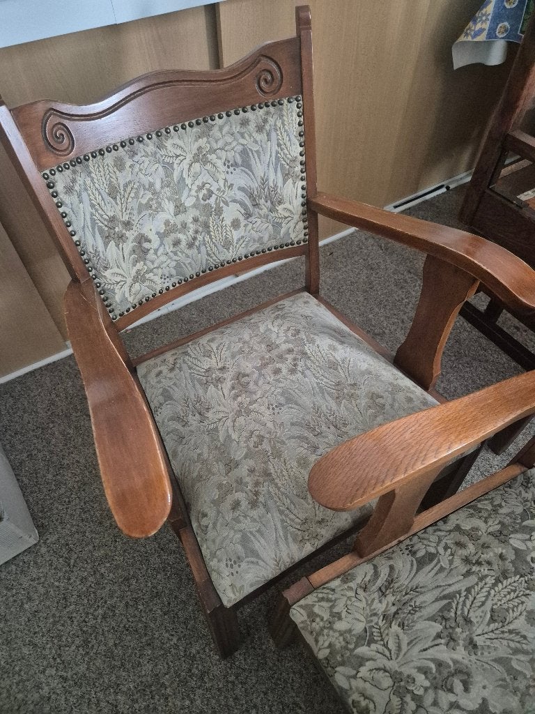 2 st Antieke Teakhouten Fauteuiltjes met Gebloemde Bekleding, Huis en Inrichting, Hout, Gebruikt, Twee, Bruin