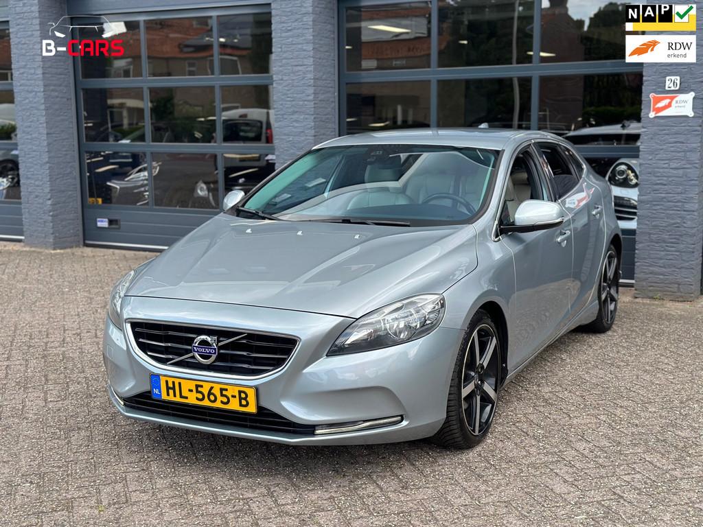Volvo V40 1.6 D2 Summum R-Design|StoelMM|Aut|Leer|Camera|, Auto's, Euro 5, Gebruikt, 4 cilinders, 700 kg