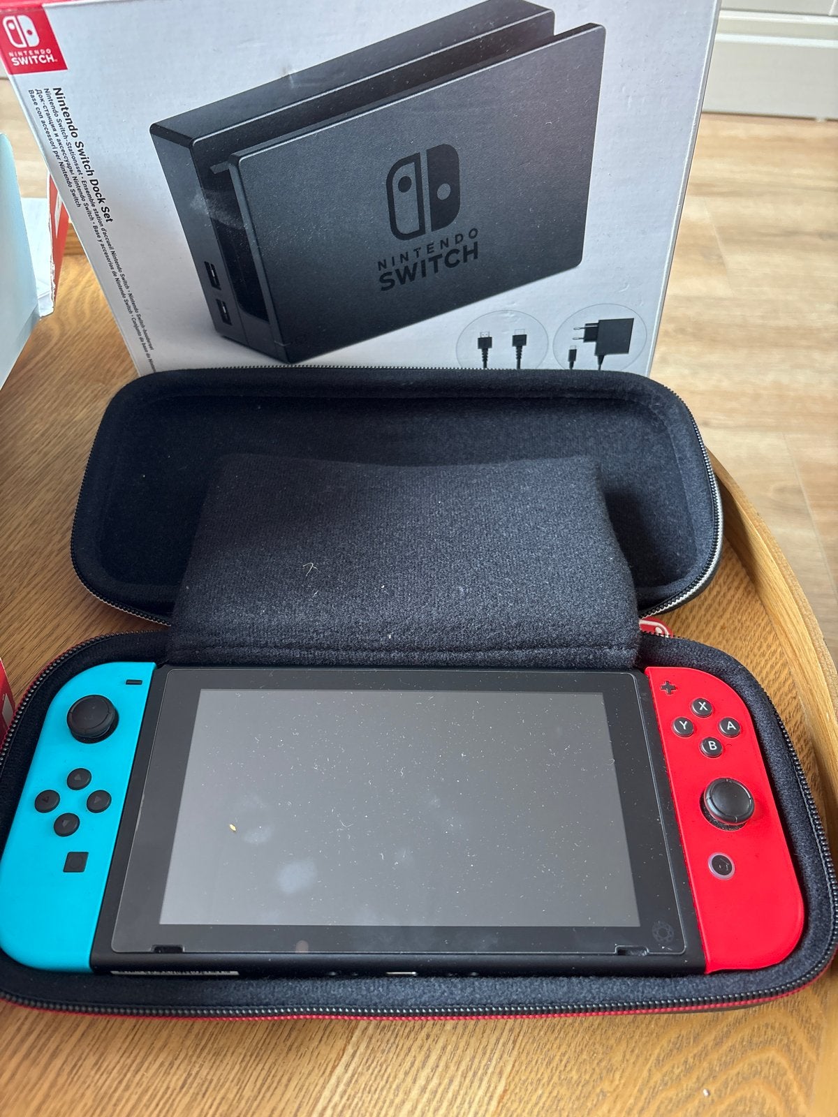 Nintendo Switch met accessoires en doos! €120.00, Ophalen, Gebruikt, Met 3 controllers of meer, Switch Original
