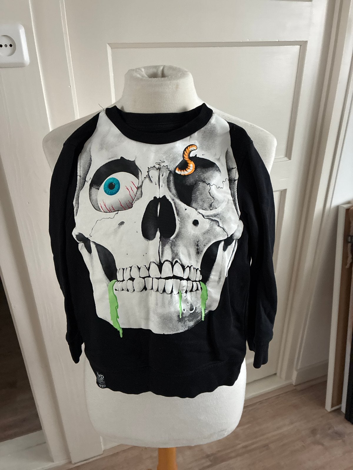 Halloween sweater DWD met doodshoofd maat 122/128, Ophalen of Verzenden, Gebruikt, Jongen of Meisje, Trui of Vest