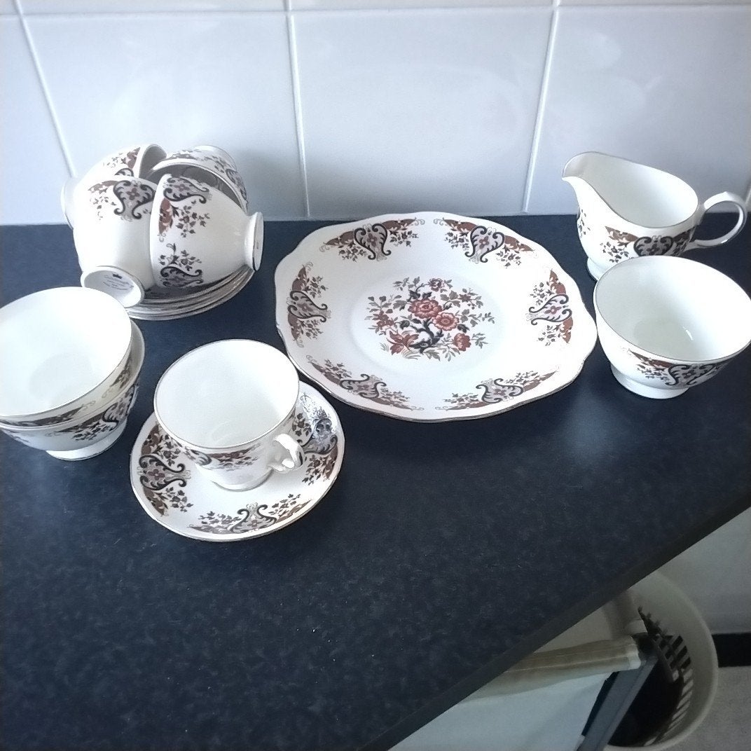 Engelse colclough  set van taartschaal, roomstel enz., Ophalen of Verzenden, Zo goed als nieuw, Overige stijlen, Kop(pen) en/of Schotel(s)