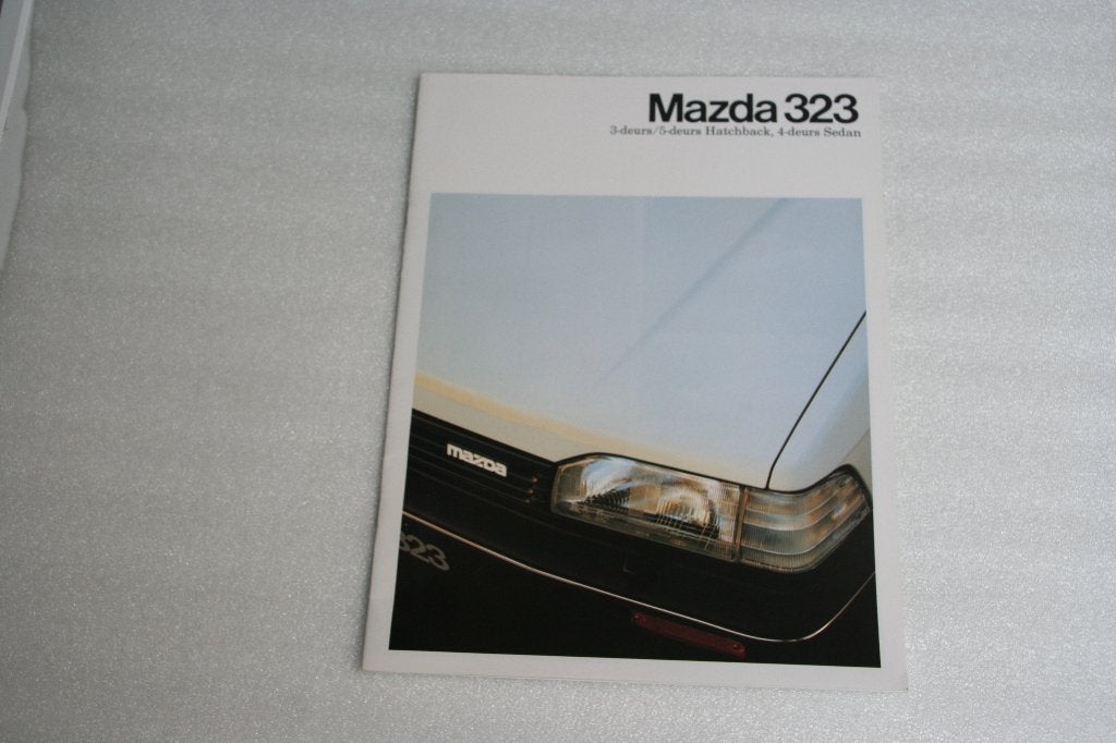 Folder Mazda 323 (09-1988) (24), Ophalen of Verzenden, Nieuw, Mazda