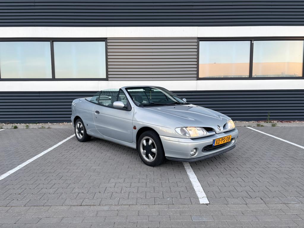 Renault Mégane 2.0 Cabriolet 1998 Grijs Nieuwe apk!, Auto's, Voorwielaandrijving, 1998 cc, Stof, 40 €/maand