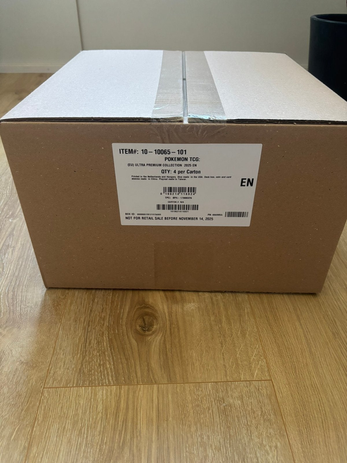 Pokemon sealed case Phantasmal Flames Charizard X Premium, Ophalen of Verzenden, Nieuw, Meerdere kaarten, Foil
