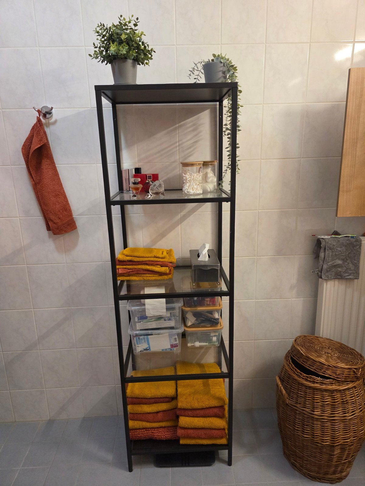 Stellingkast met glazen planken Vittsjö IKEA, Ophalen, Zo goed als nieuw