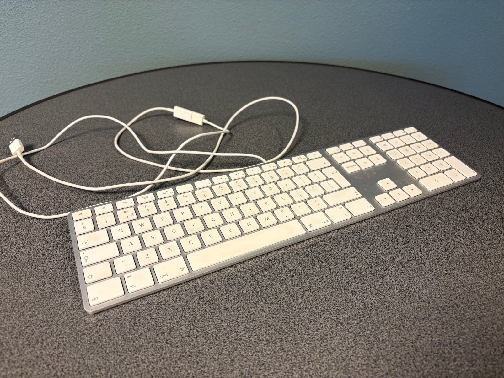 Apple toetsenbord bekabeld, Computers en Software, Toetsenborden, Gebruikt, Multimediatoetsen, Numeriek, Ophalen of Verzenden