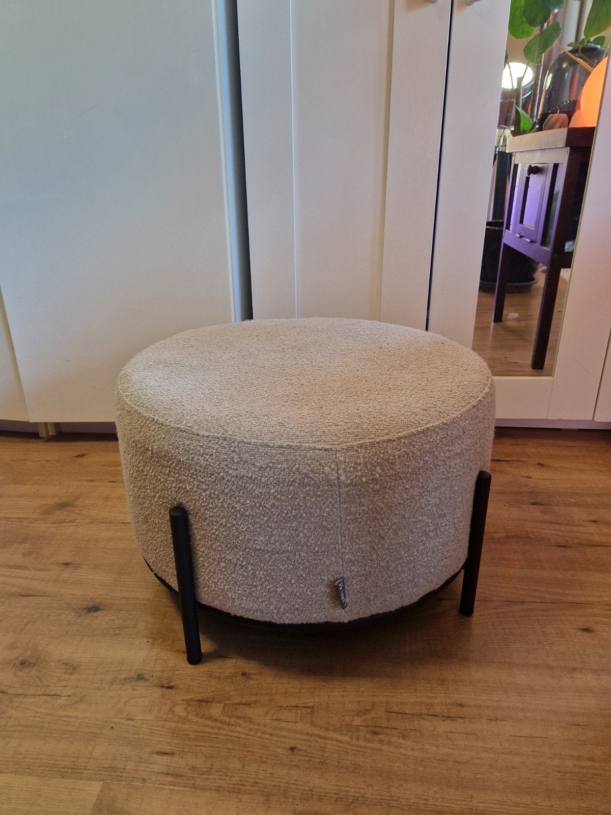 LABEL51 Troy Poef naturel bouclé met zwart metalen onderstel, Ophalen, Gebruikt, Rond, Metaal