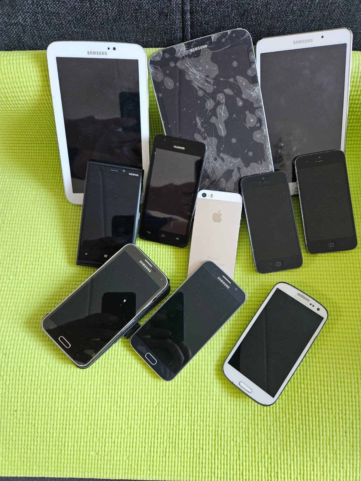 Partij oude Smartphone/Tabletten, Alles ophalen voor €25, Gebruikt, Overige modellen, Overige kleuren, Ophalen of Verzenden