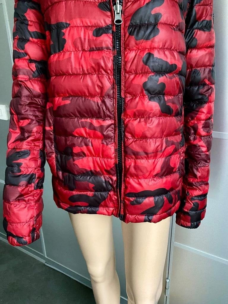 i639 Airforce maat 40=M jas winterjas jack puffer rood/zwart, Kleding | Dames, Jassen | Winter, Maat 38/40 (M), Airforce, Ophalen of Verzenden
