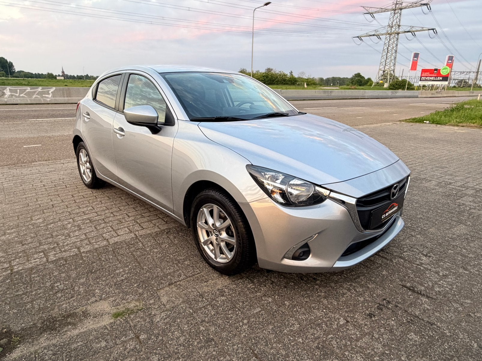 Mazda 2 1.5 Skyactive-G TS+ 2018 Dealer onderhouden, Auto's, Mazda, Voorwielaandrijving, Stof, Bedrijf, Handgeschakeld