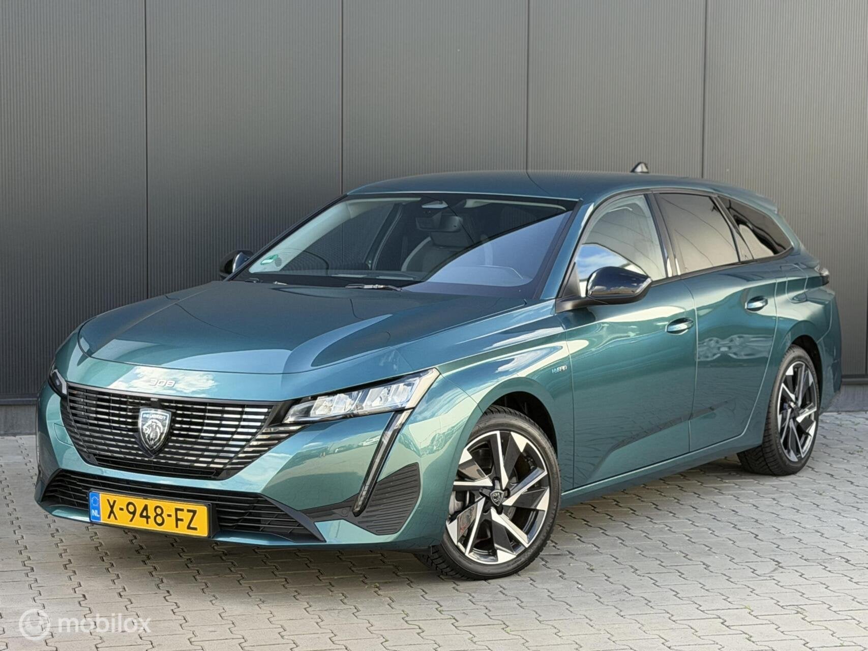 Peugeot 308 SW 1.6 HYbrid 180 Allure Pack Business | TREKHAA, Gebruikt, 4 cilinders, 181 pk, Leder en Stof