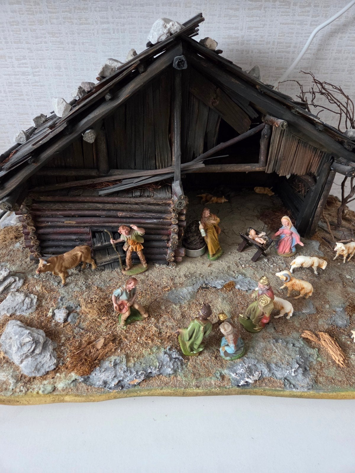 Handgemaakte Kerststal met Beeldjes - Uniek Kerststuk, Verzamelen, Religie, Ophalen, Gebruikt, Beeld(je), Christendom | Katholiek