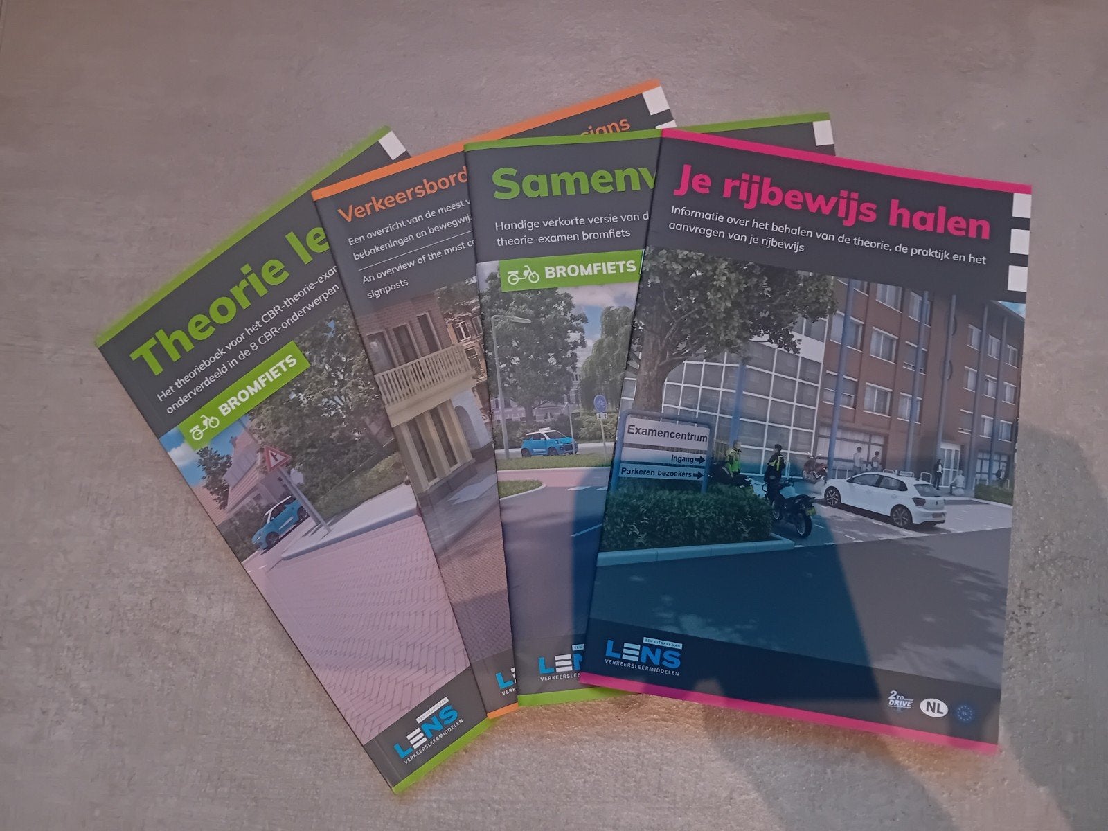 Bromfiets theorieboeken - Nieuwstaat, Boeken, Verzenden, Zo goed als nieuw