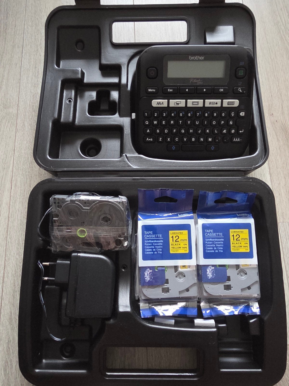 99% New Brother P-touch labelprinter with tapes, Ophalen, Qwerty, Zo goed als nieuw, Tape-label