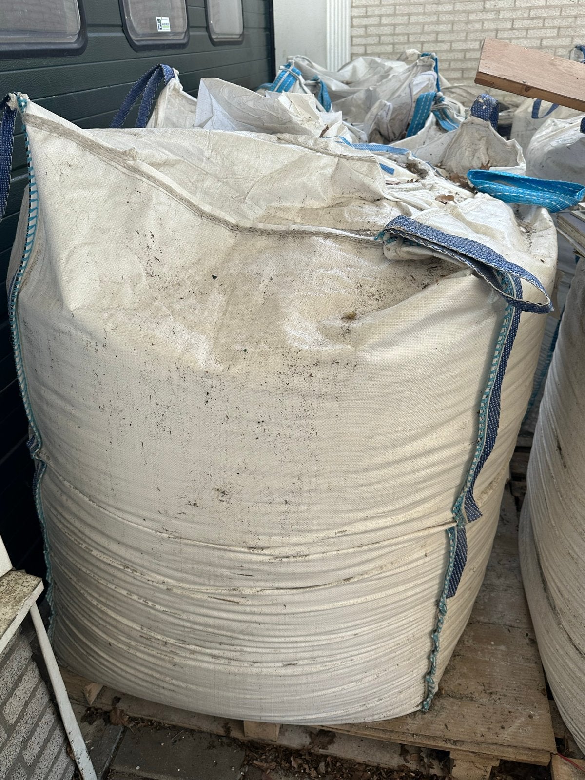 Big bags met citroenzuur (niet voor consumptie), Ophalen