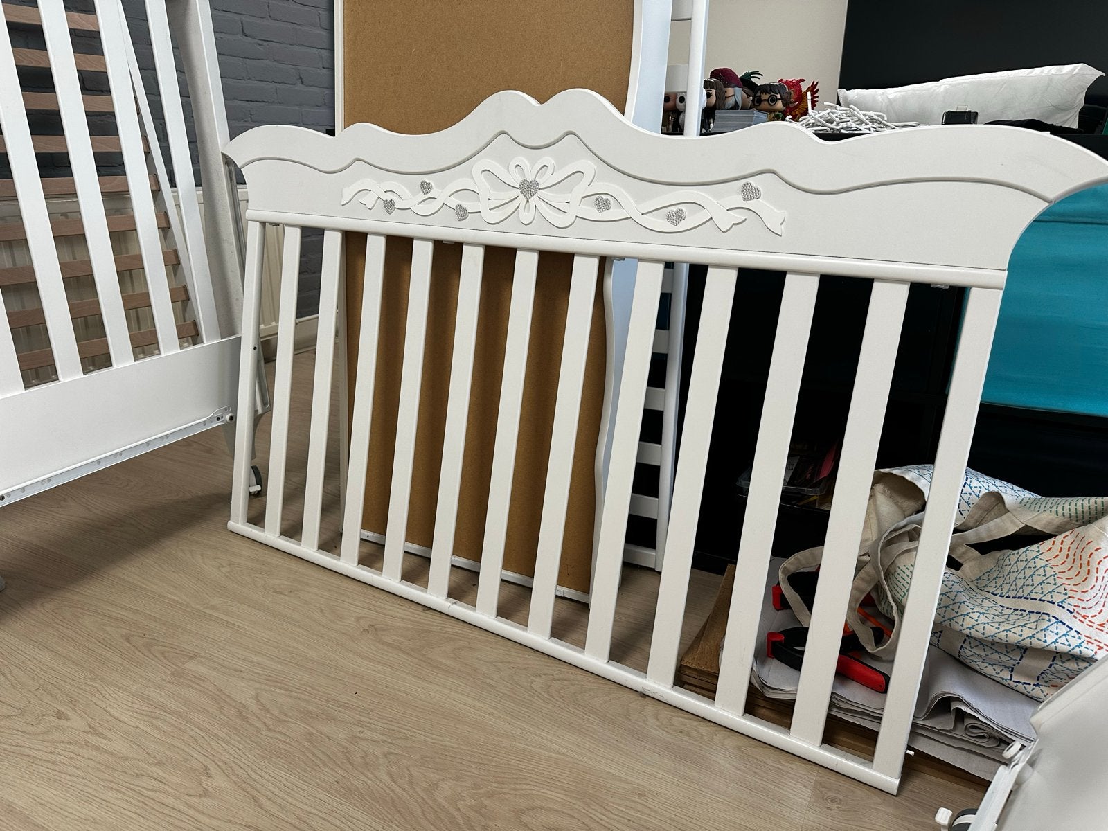 Wit ledikant met decoratieve hoofdeinde, Kinderen en Baby's, Ophalen, Gebruikt, Ledikant