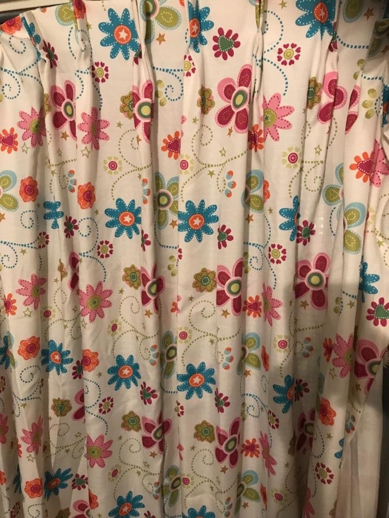 Vrolijke bloemen gordijnen voor kinderkamer, Huis en Inrichting, Gebruikt, Wit, Ophalen of Verzenden, Lichtdoorlatend