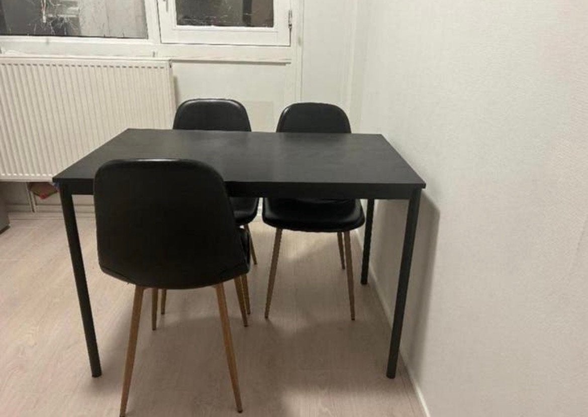 Zwarte tafel + 4 stoelen, Ophalen, 50 tot 100 cm, Zo goed als nieuw, Vijf personen of meer