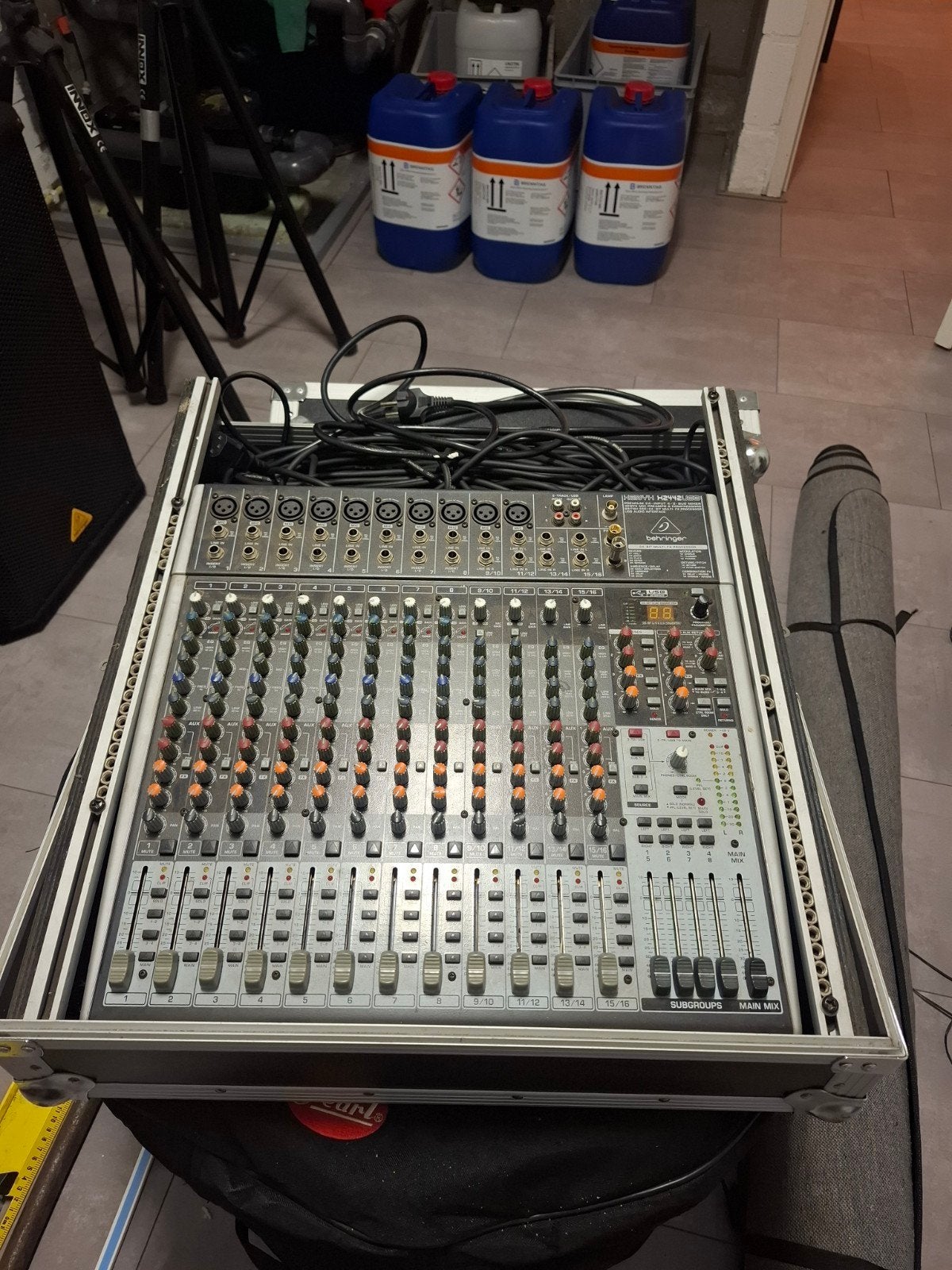 Behringer Xenyx X2442USB Mengpaneel met Flightcase, Ophalen, Gebruikt, 10 tot 20 kanalen, Microfooningang