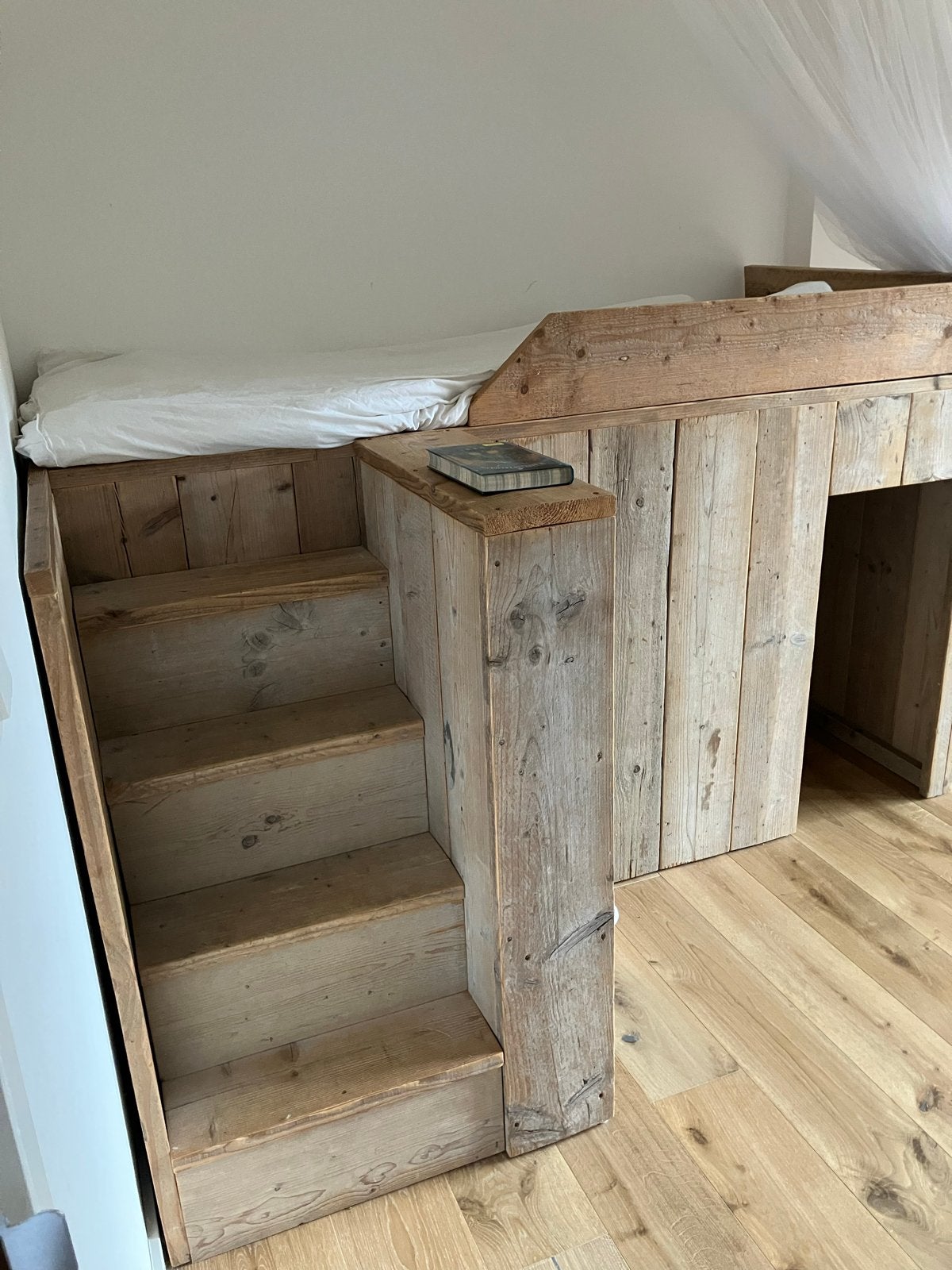 Houten hoogslaper met hut/opbergruimte, 90 cm, Eenpersoons, Bruin, Ophalen of Verzenden