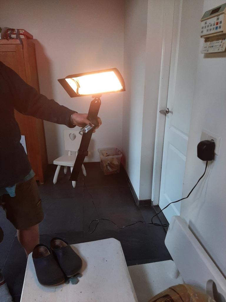 gratis lamp afhalen. scheur in stekker., Ophalen