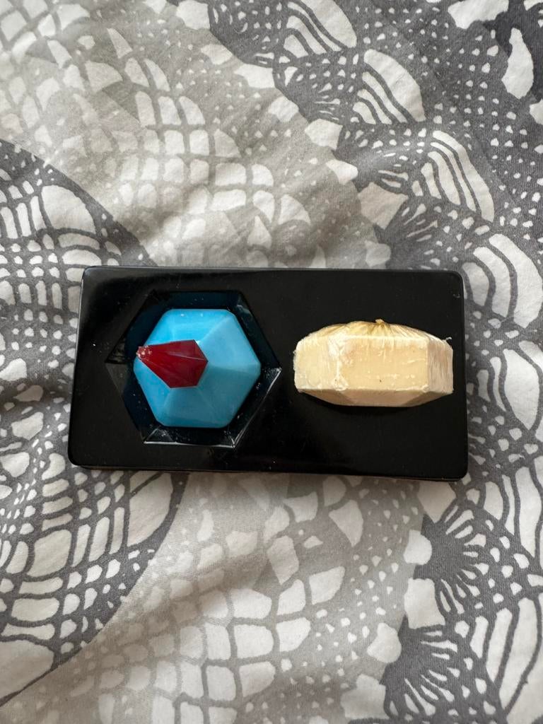 Vintage Cacharel LouLou miniatuur met zeep, Ophalen of Verzenden, Zo goed als nieuw, Miniatuur