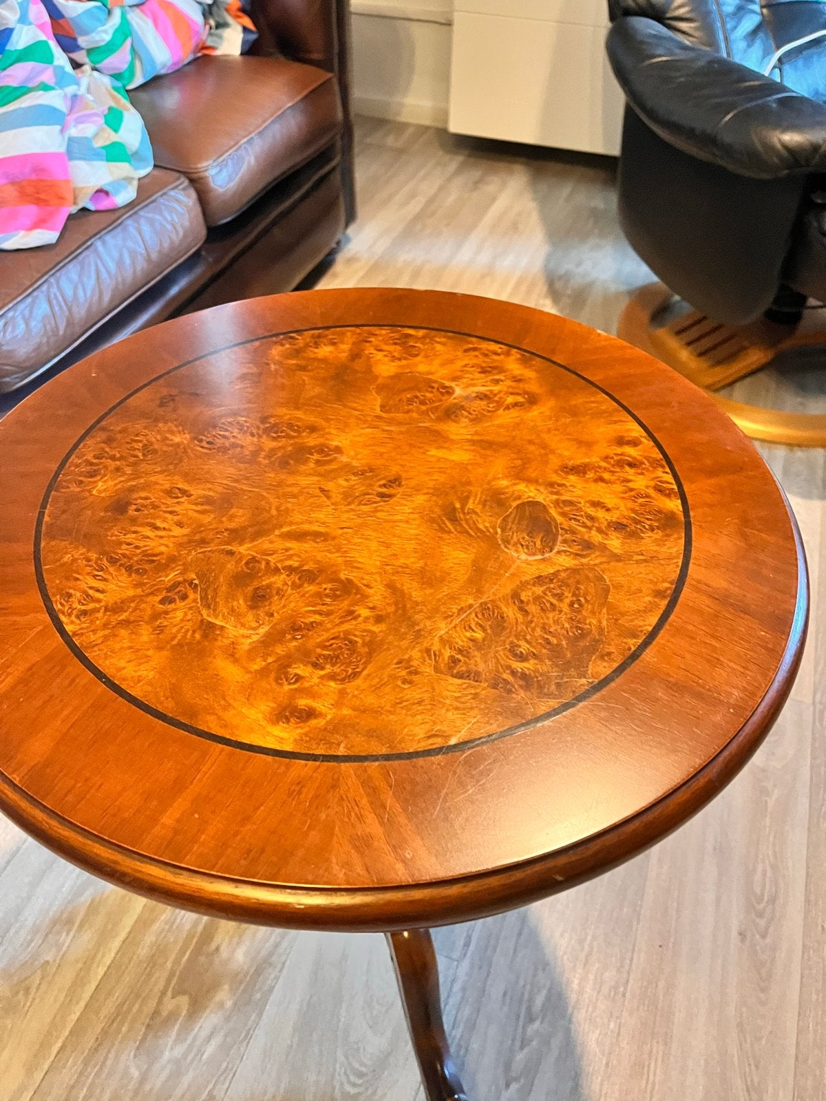 vintage bijzettafel ingelegd met wortelnoten blad, Ophalen