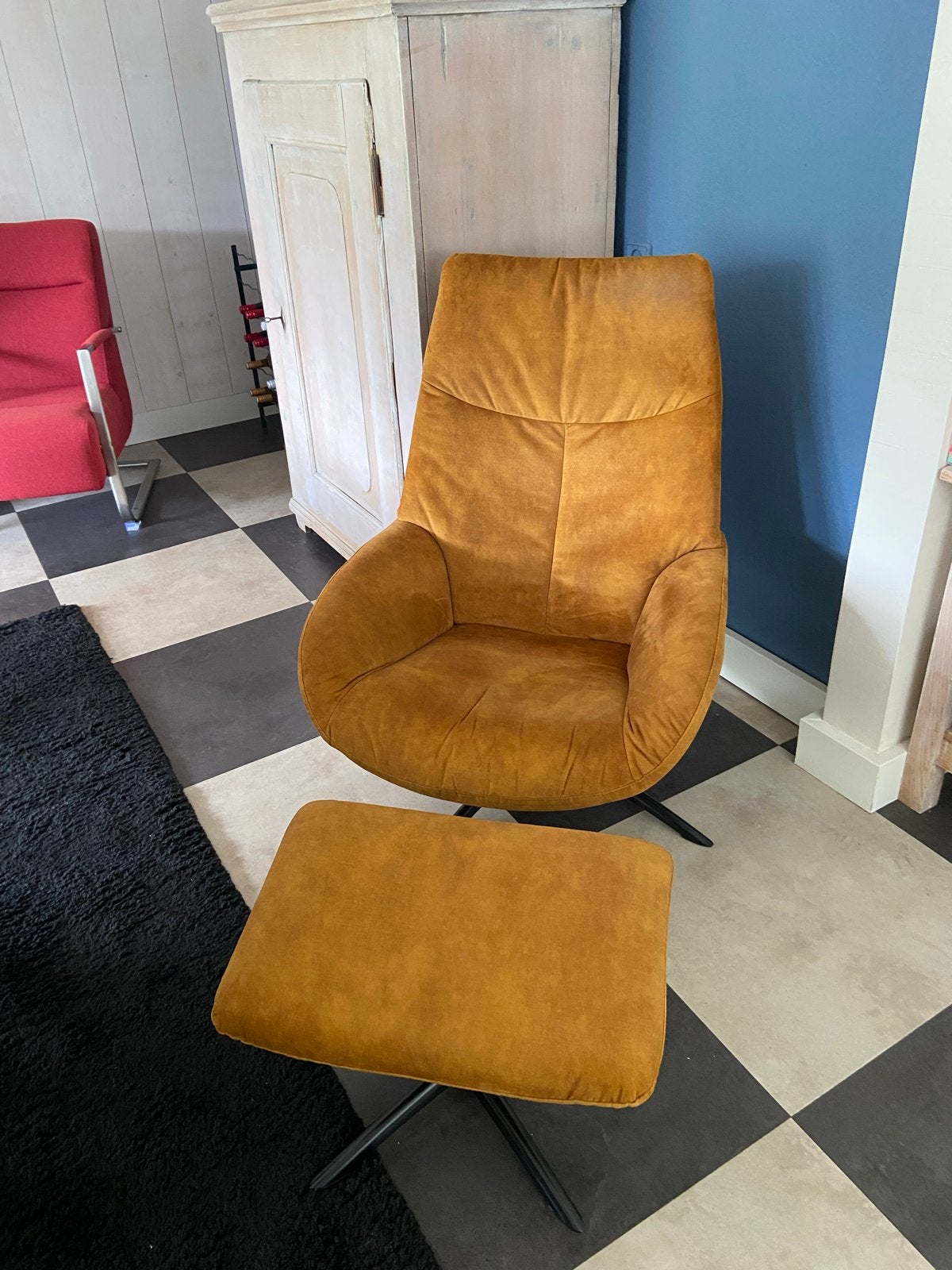 Comfortabele fauteuil met voetenbank - Okergeel, Huis en Inrichting, Fauteuils, Ophalen, Zo goed als nieuw, Stof, 75 tot 100 cm