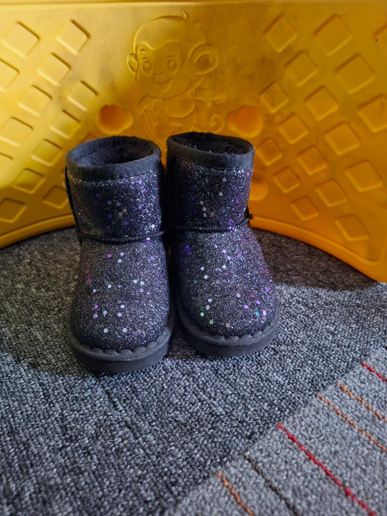 Glitter nep Uggs voor kinderen - Maat 24, Ophalen of Verzenden, Gebruikt, Onbekend, Meisje