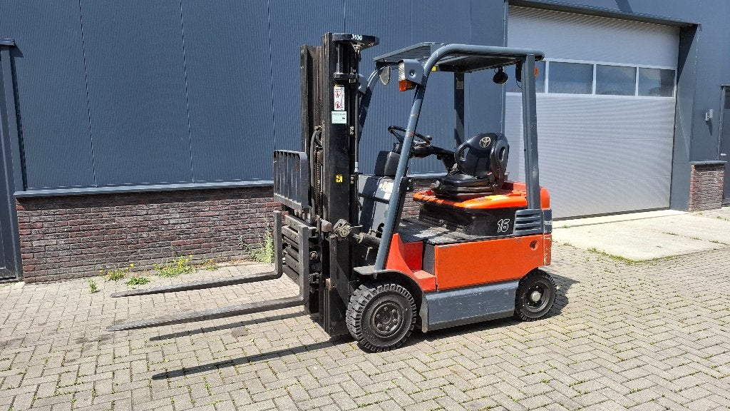 Elektrische heftruck Toyota met triplomast en 4,9m hefhoogte, Ophalen, Gebruikt