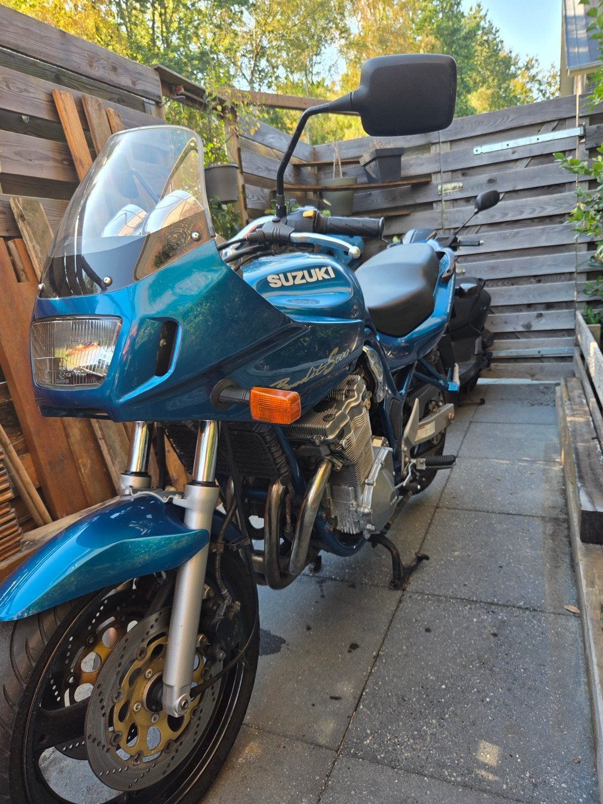 Suzuki Bandit 600 blauwe, Ophalen