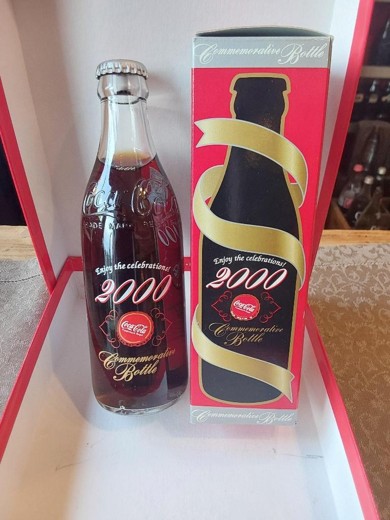 Coca Cola Fles Speciale uitgave met doos, Verzamelen, Ophalen of Verzenden, Nieuw, Gebruiksvoorwerp