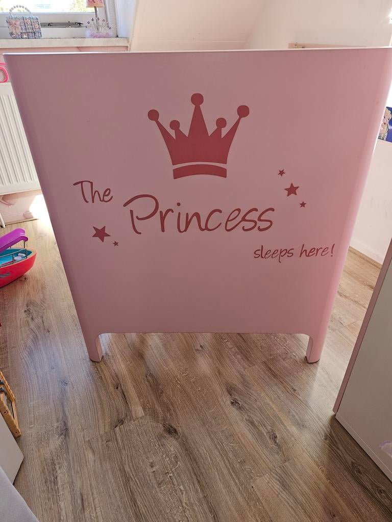 Ikea peuterbed roze met princess tekst, Kinderen en Baby's, Kinderkamer | Bedden, Ophalen, Gebruikt, 70 tot 85 cm, 140 tot 160 cm