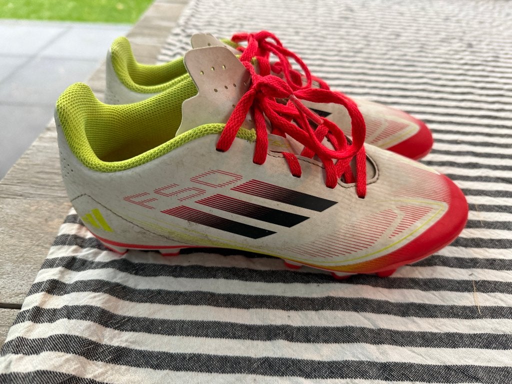 Adidas voetbalschoenen maat 37, Ophalen, Gebruikt, Maat XS of kleiner, Schoenen