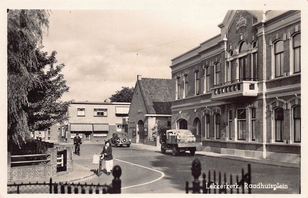 761 Lekkerkerk - Raadhuisplein, Verzamelen, Ansichtkaarten | Nederland, Ophalen of Verzenden, Voor 1920, Gelopen, Zuid-Holland