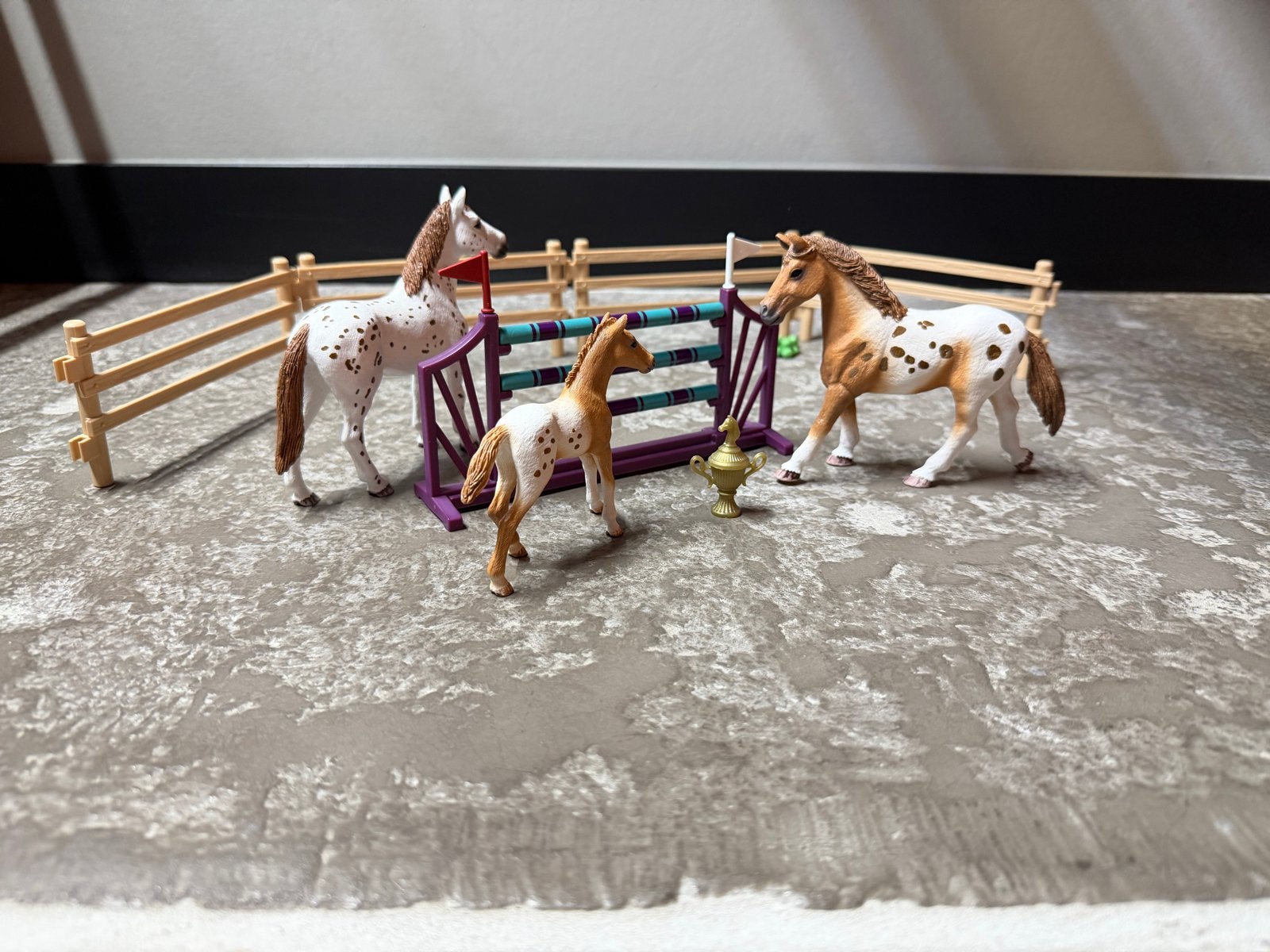 Schleich Paarden Springset met 3 Paarden en Accessoires, Ophalen of Verzenden, Zo goed als nieuw, Jongen of Meisje
