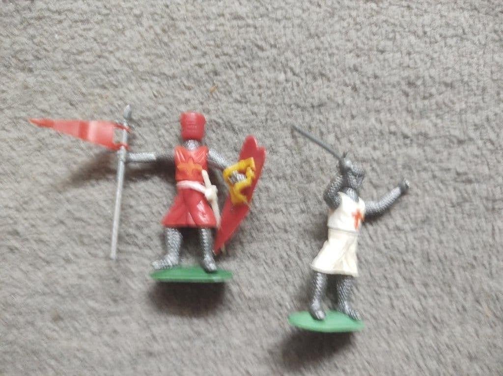 2 plastic riddertjes jaren 70, Ophalen, Gebruikt