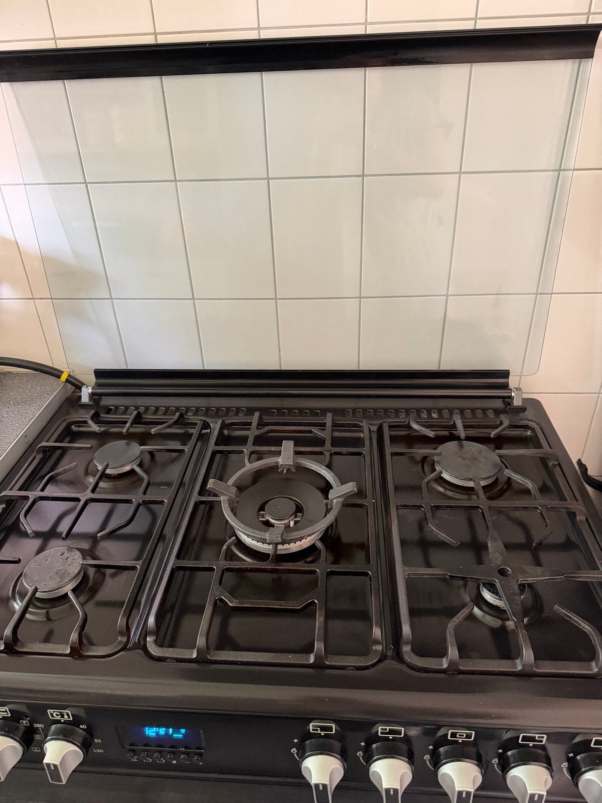 Zwart gasfornuis met 5 pitten en glazen deksel, Witgoed en Apparatuur, Gebruikt, 60 cm of meer, Ophalen of Verzenden, Energieklasse A of zuiniger