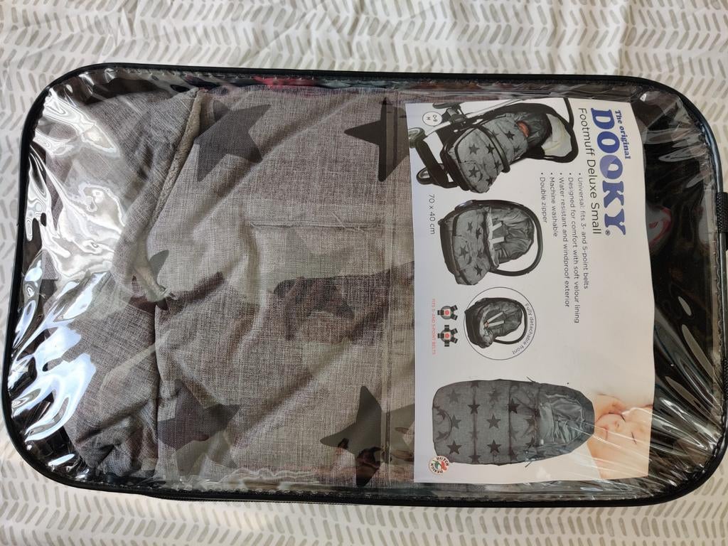 Dooky Voetenzak Grijs met Zwarte Sterren - Nieuw, Kinderen en Baby's, Kinderspulletjes, Nieuw, Ophalen of Verzenden