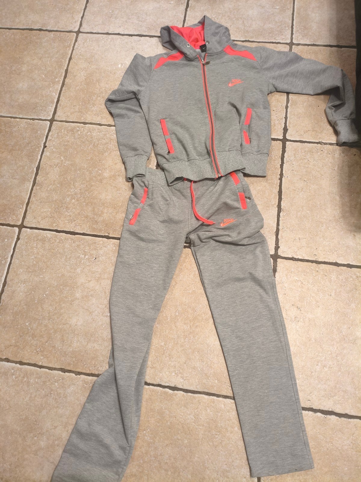 Zgan Nike Dames Trainingspak - Grijs/Roze - Maat XL, Nike, Ophalen of Verzenden, Grijs, Gedragen