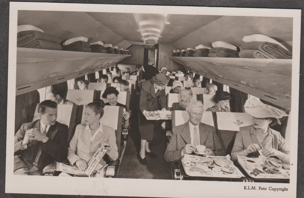 amsterdam schiphol  intereur vliegtuig met mensen, Verzenden, 1940 tot 1960, Ongelopen, Noord-Holland