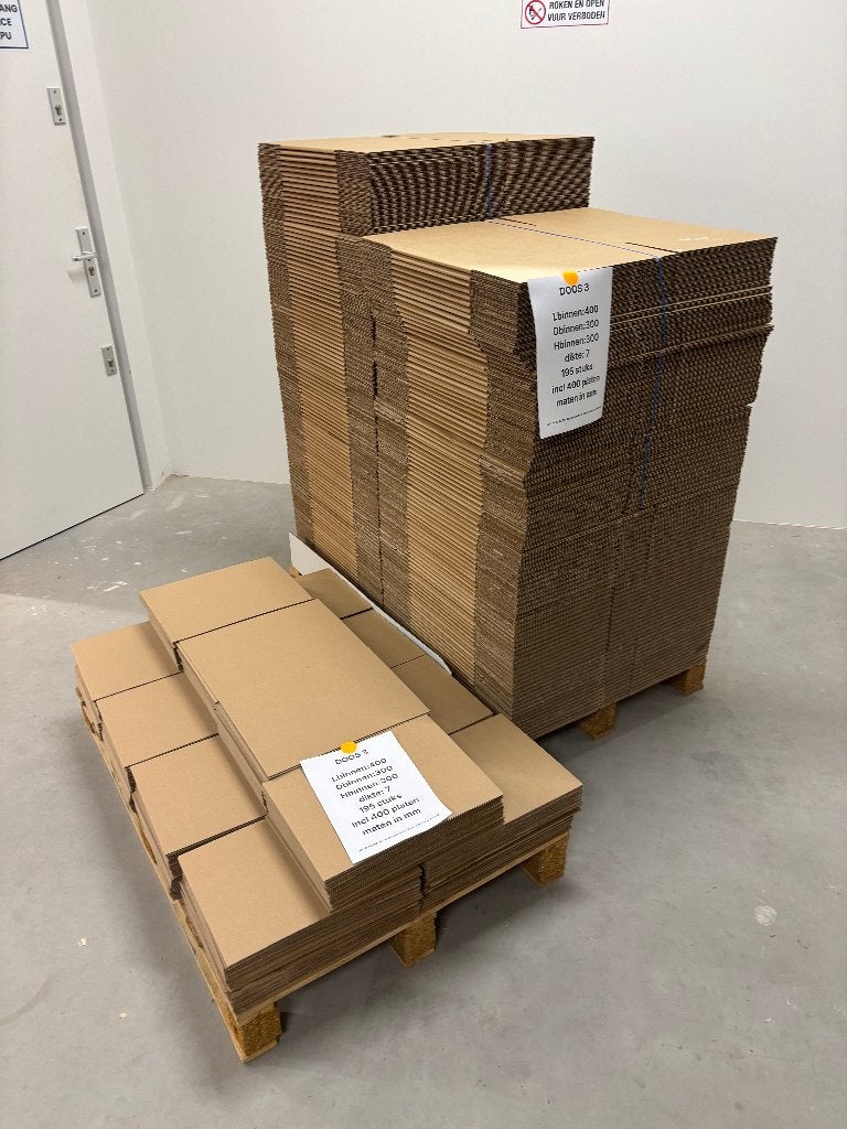 195 DOZEN 400X300X300 INCLUSIEF 400 KARTONNEN PLATEN, Ophalen, Doos, Minder dan 50 cm, Minder dan 40 cm