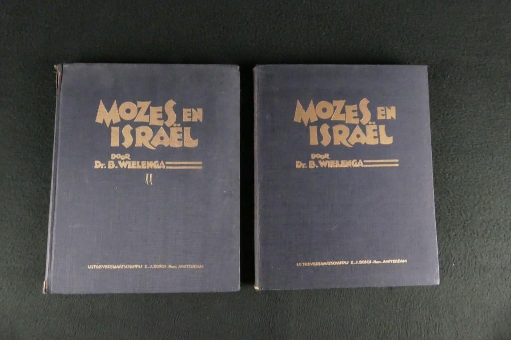 Mozes en Israël door Dr. B. Wielenga: Deel 1 en 2 (1927), Ophalen of Verzenden, Gelezen, Christendom | Katholiek
