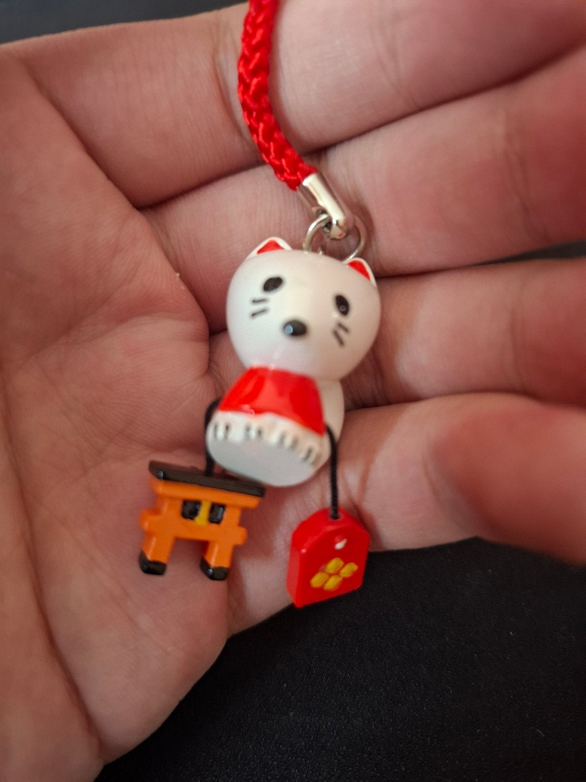 Maneki Neko sleutelhanger met torii en gelukszakje, Ophalen of Verzenden, Gebruikt