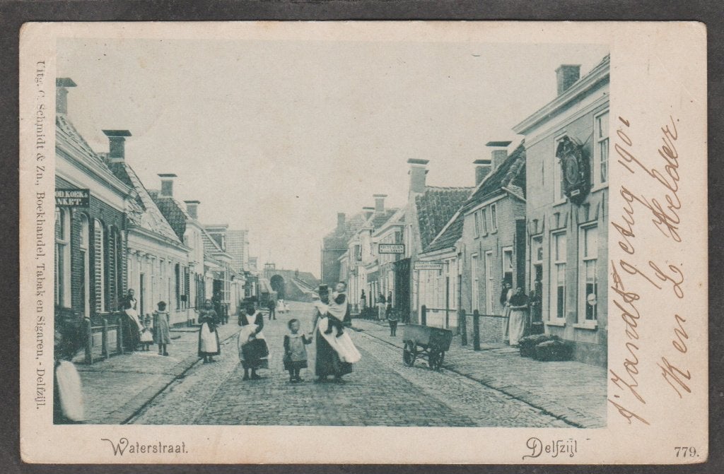 delfzijl  waterstraat met mensen, Verzenden, Voor 1920, Gelopen, Groningen