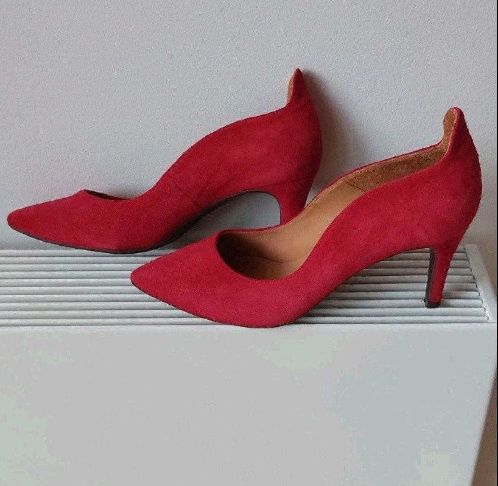 Billi Bi Copenhagen rode suède pumps- als nieuw! maat 38, Kleding | Dames, Pumps, Ophalen of Verzenden, Zo goed als nieuw, Billi Bi