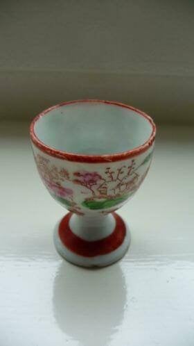 Antieke Chinese eierdopje met handgeschilderde decoratie, Antiek en Kunst, Ophalen of Verzenden